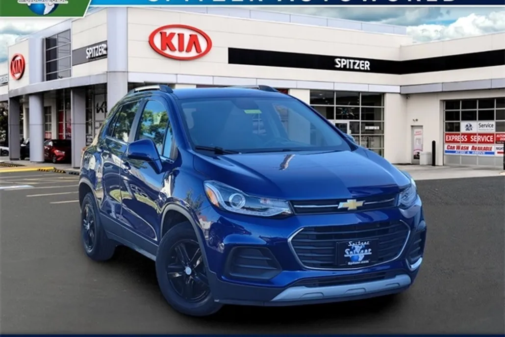 2017 Chevrolet Trax LT photo 1