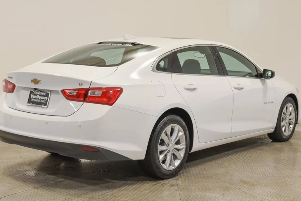 2024 Chevrolet Malibu 1LT photo 1