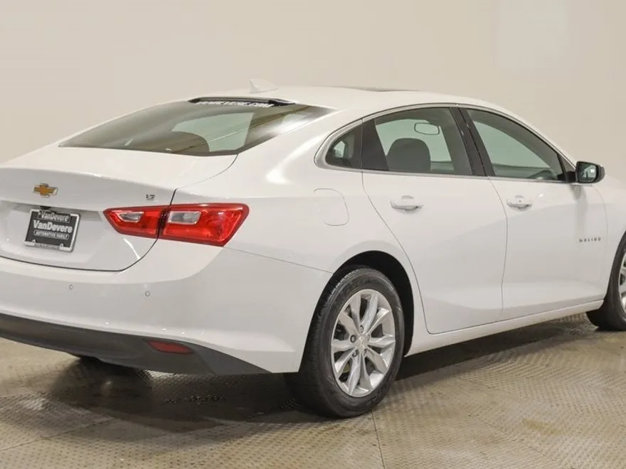 2024 Chevrolet Malibu 1LT photo 1