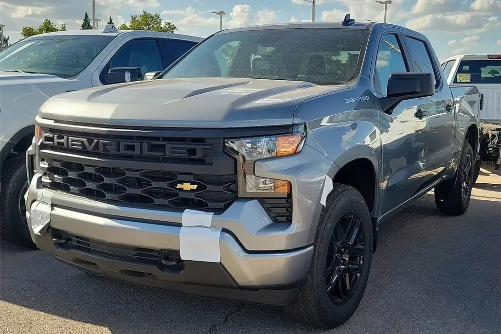 2026 Chevrolet Silverado 1500 Custom photo 1