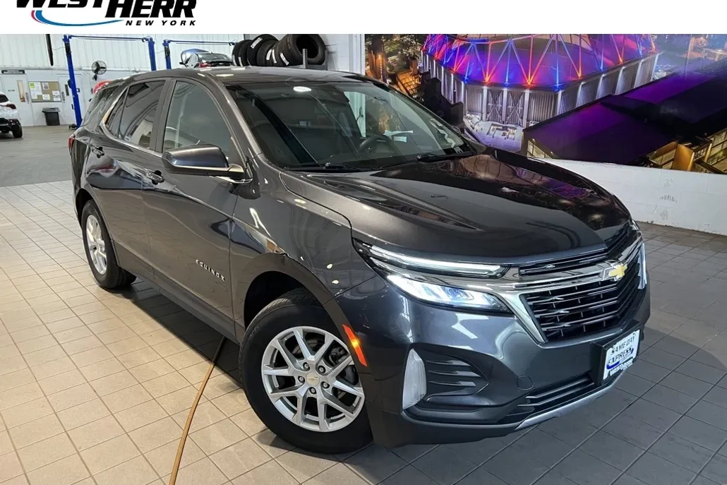 2022 Chevrolet Equinox LT photo 1