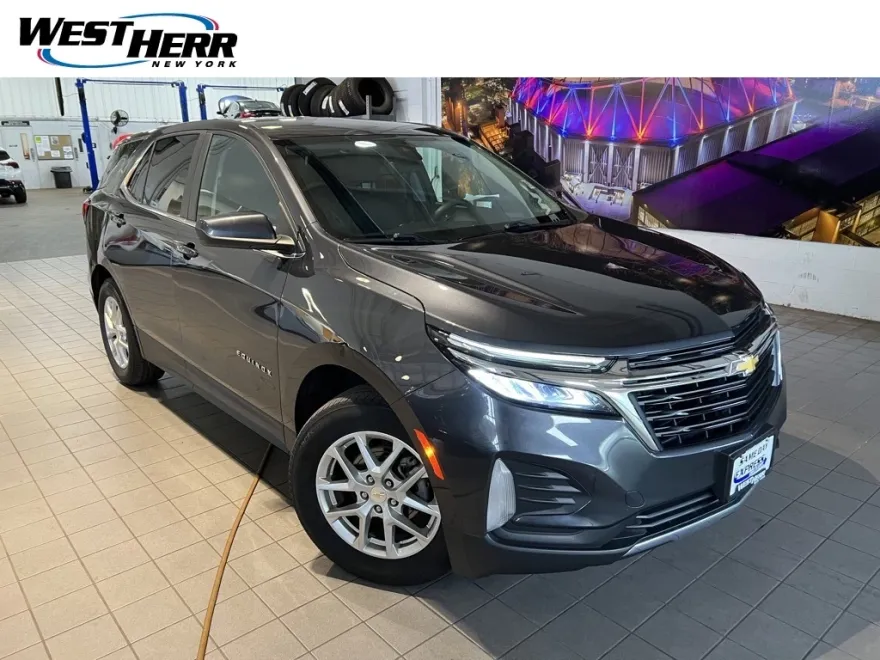 2022 Chevrolet Equinox LT photo 1