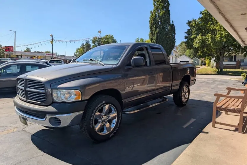 2004 Dodge Ram SLT photo 1