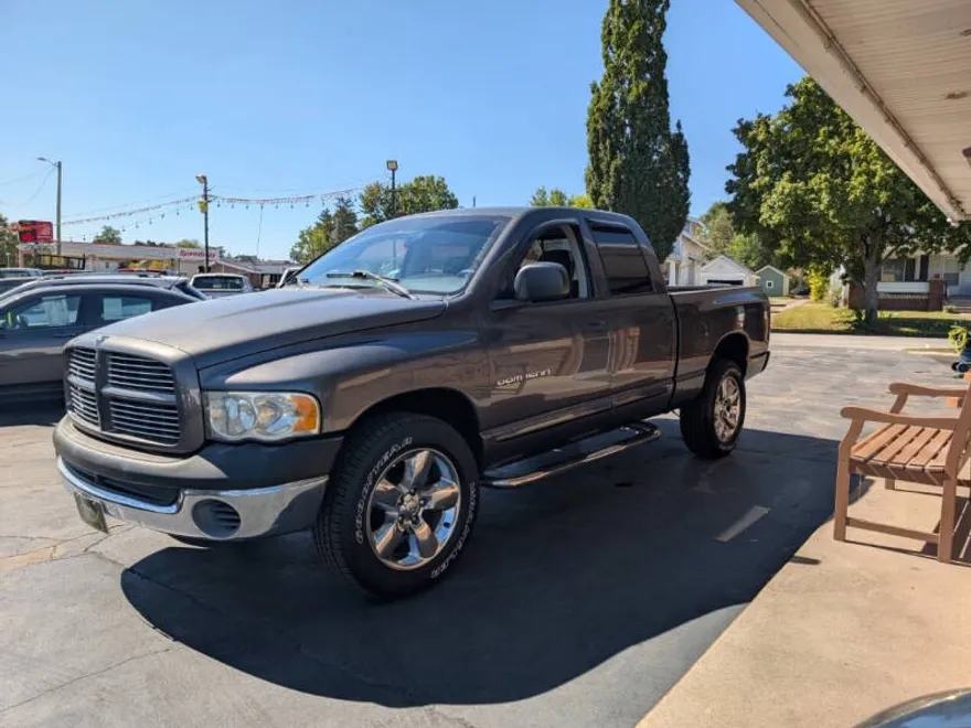 2004 Dodge Ram SLT photo 1