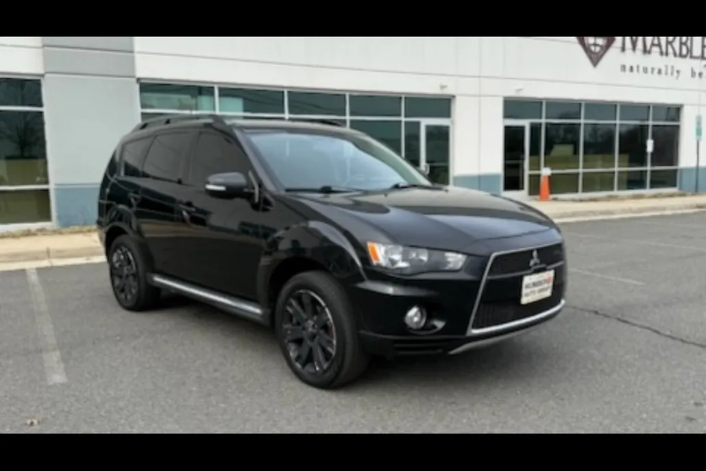 2012 Mitsubishi Outlander SE photo 1