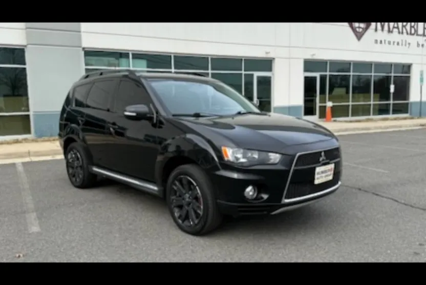 2012 Mitsubishi Outlander SE photo 1