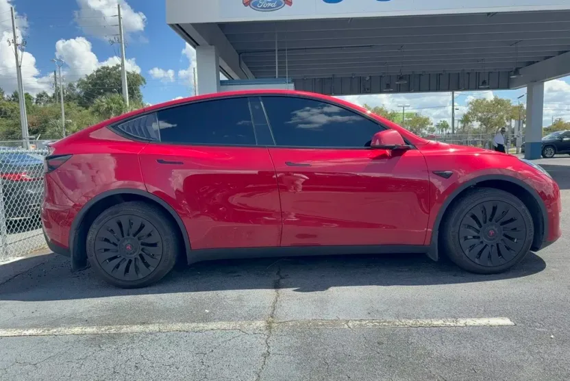 2023 Tesla Model Y Long Range photo 1