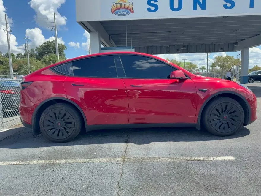 2023 Tesla Model Y Long Range photo 1