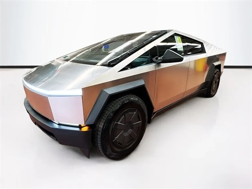 2025 Tesla Cybertruck photo 1