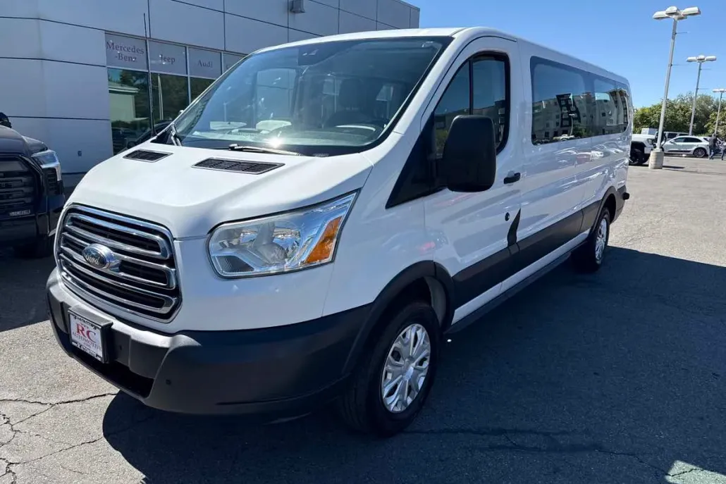 2015 Ford Transit XLT photo 1
