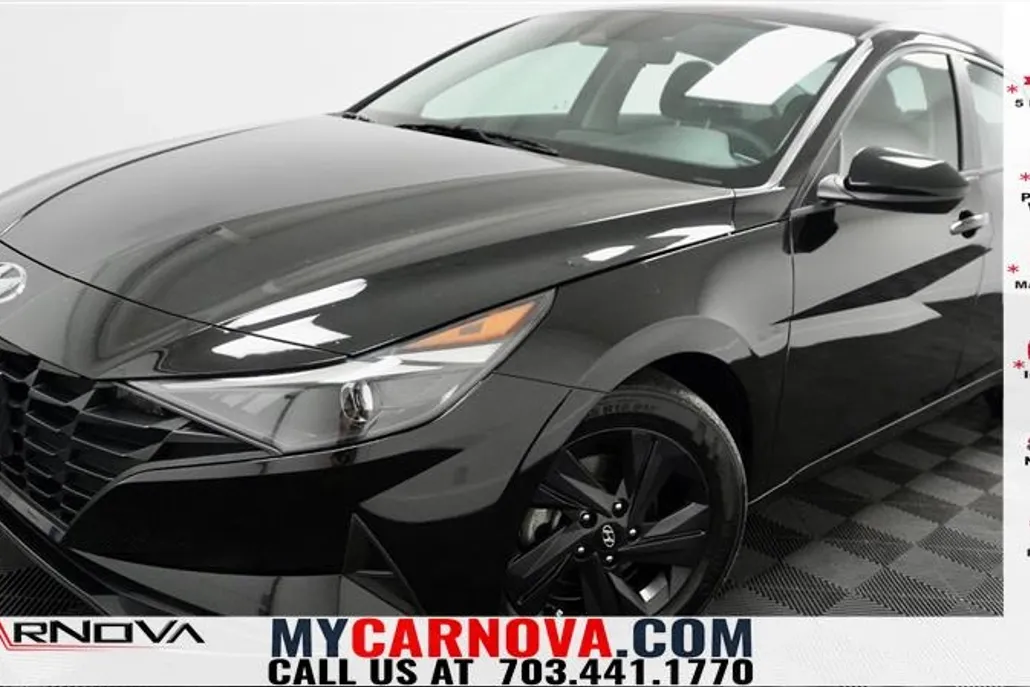 2022 Hyundai Elantra SEL photo 1