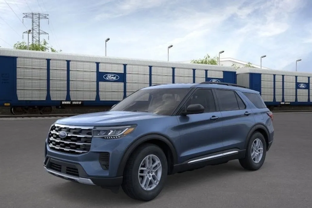 2025 Ford Explorer photo 1