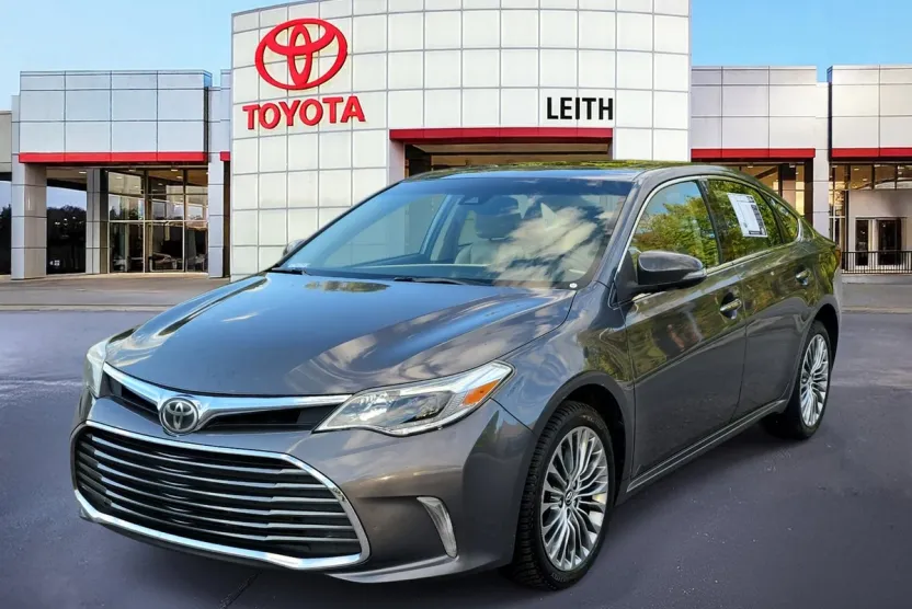 2018 Toyota Avalon Limited photo 1