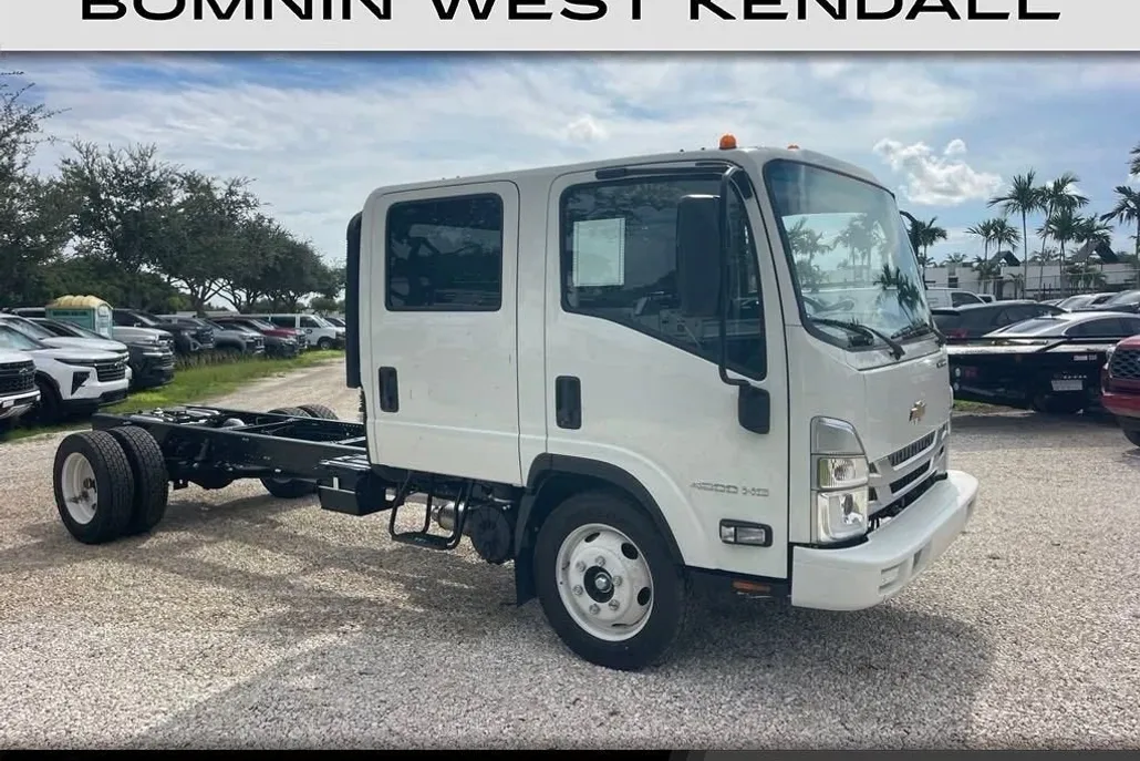 2024 Chevrolet Silverado 4500HD photo 1
