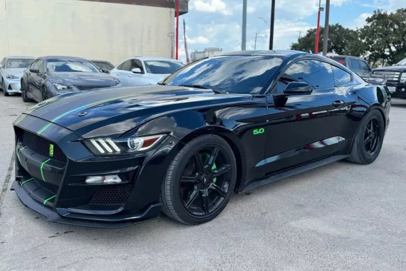 2017 Ford Mustang GT photo 1