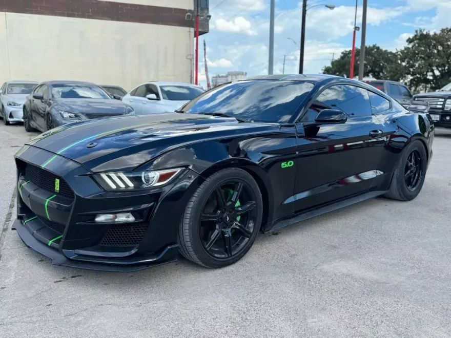 2017 Ford Mustang GT photo 1