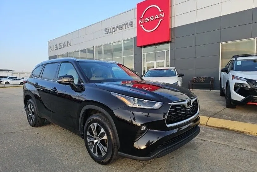 2021 Toyota Highlander XLE photo 1