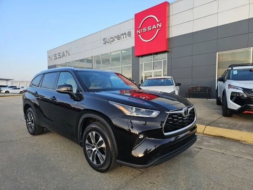 2021 Toyota Highlander XLE photo 1
