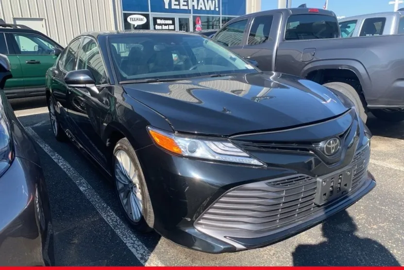2020 Toyota Camry XLE photo 1