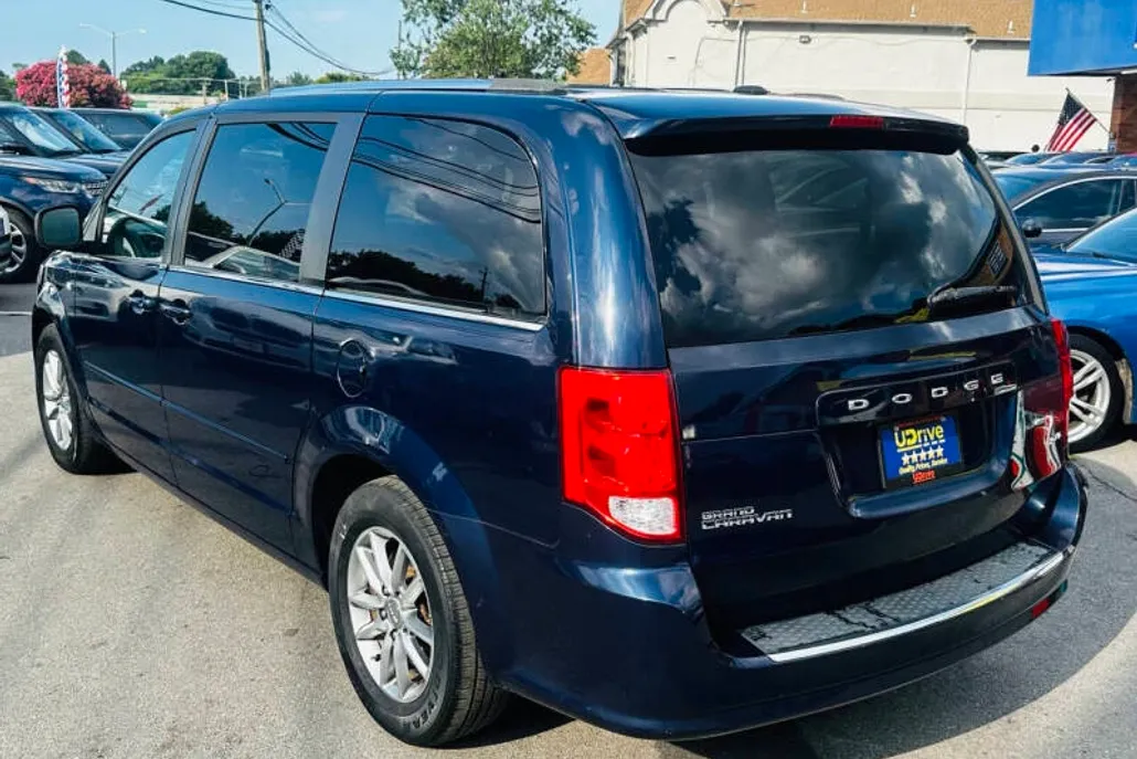 2014 Dodge Grand Caravan SXT photo 1