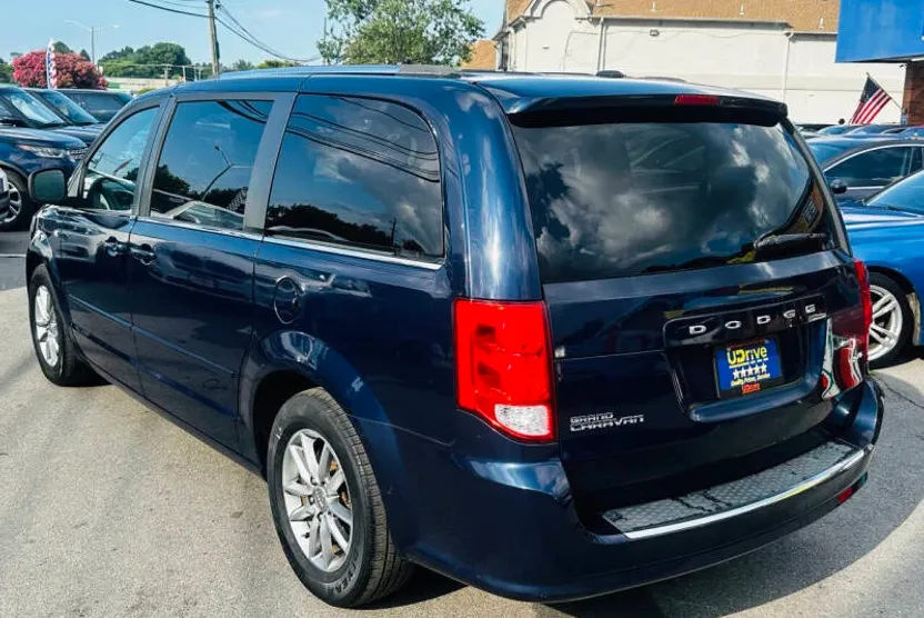 2014 Dodge Grand Caravan SXT photo 1