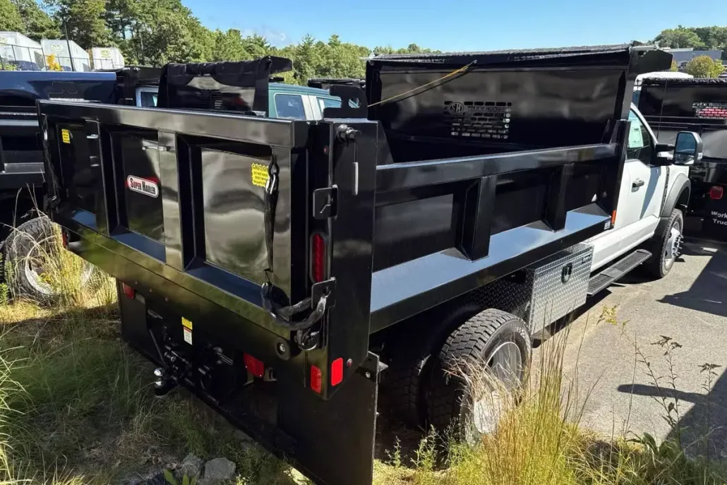2025 Ford F-550 photo 1