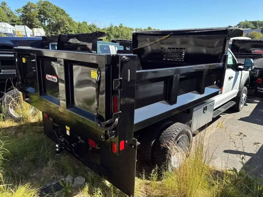 2025 Ford F-550 photo 1