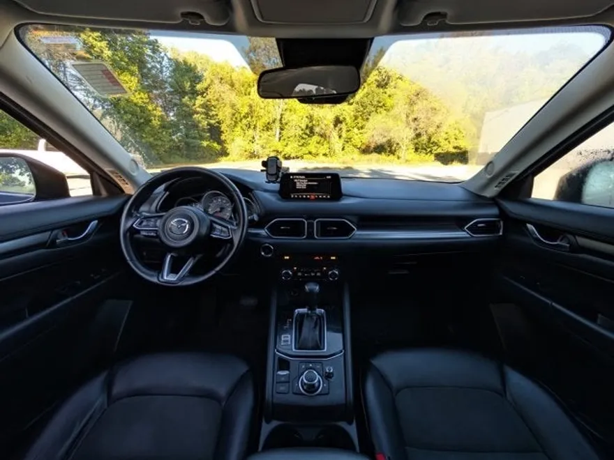 2017 Mazda CX-5 Touring photo 1
