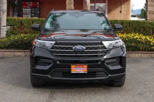 2023 Ford Explorer XLT photo 3