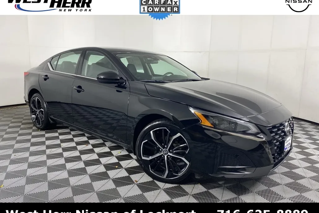 2024 Nissan Altima 2.5 SR photo 1