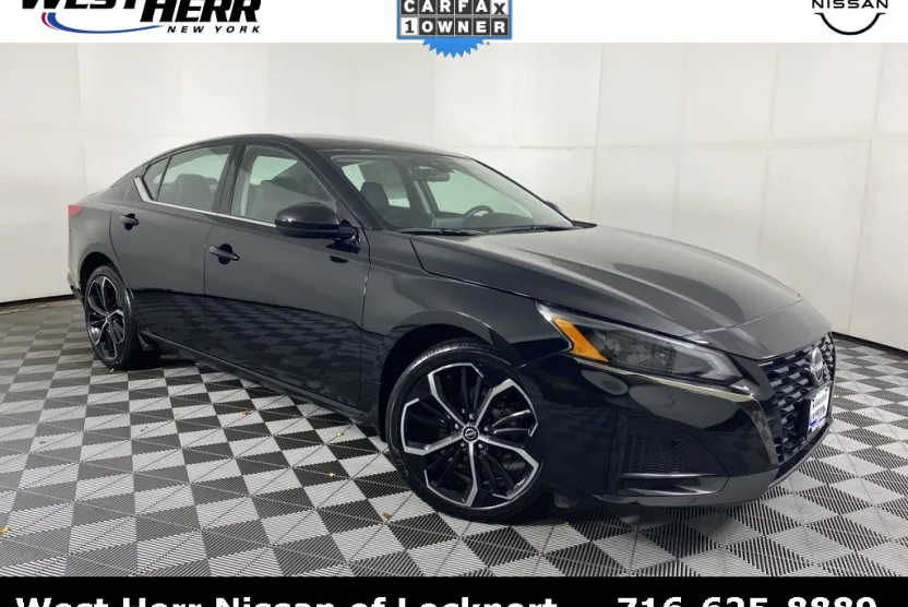 2024 Nissan Altima 2.5 SR photo 1