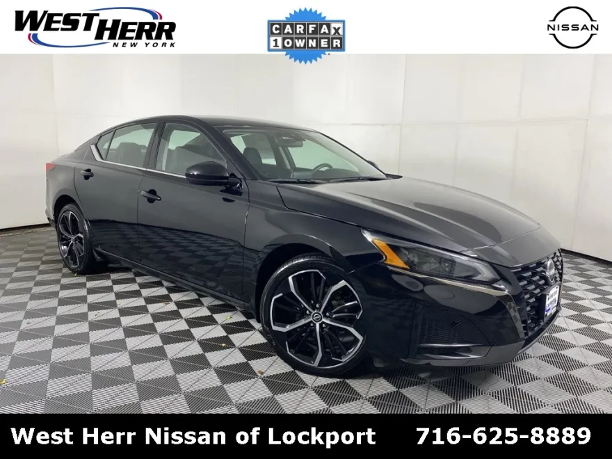 2024 Nissan Altima 2.5 SR photo 1