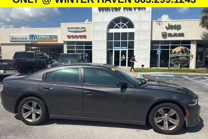 2015 Dodge Charger SXT photo 1