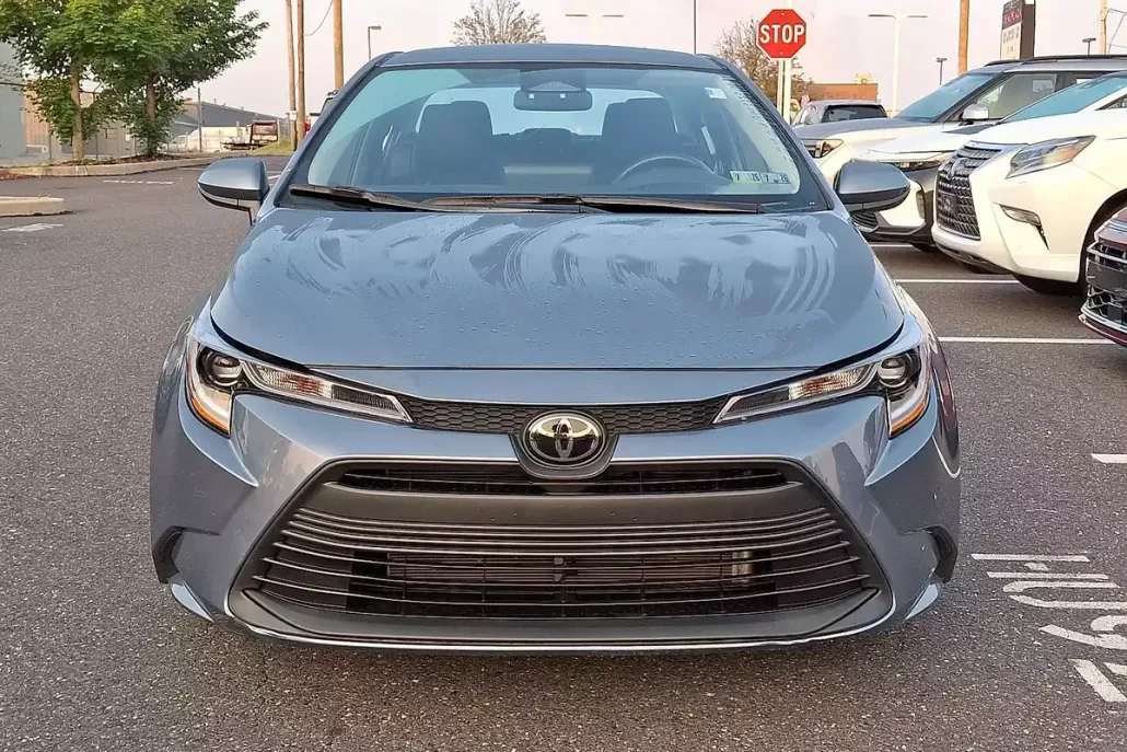 2025 Toyota Corolla LE photo 1