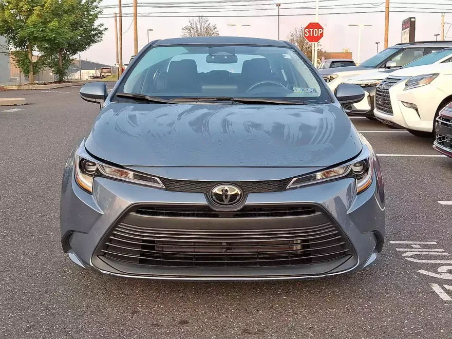 2025 Toyota Corolla LE photo 1