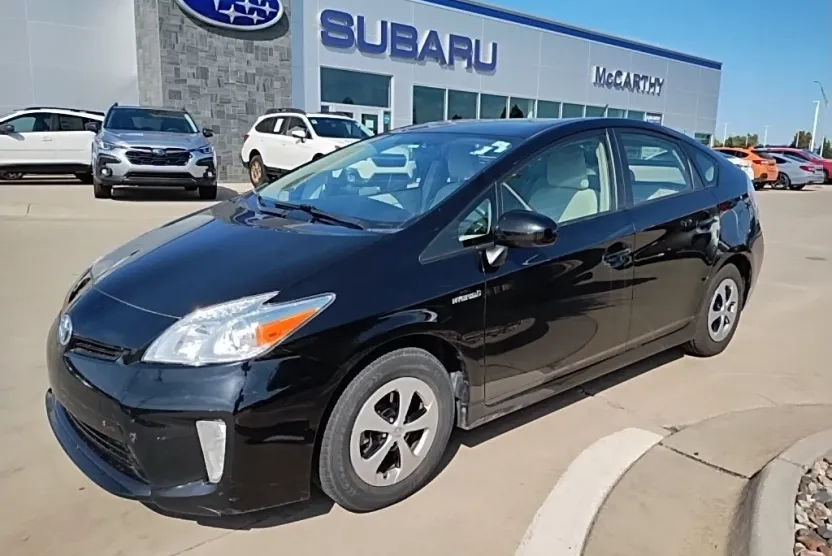 2015 Toyota Prius Four photo 1