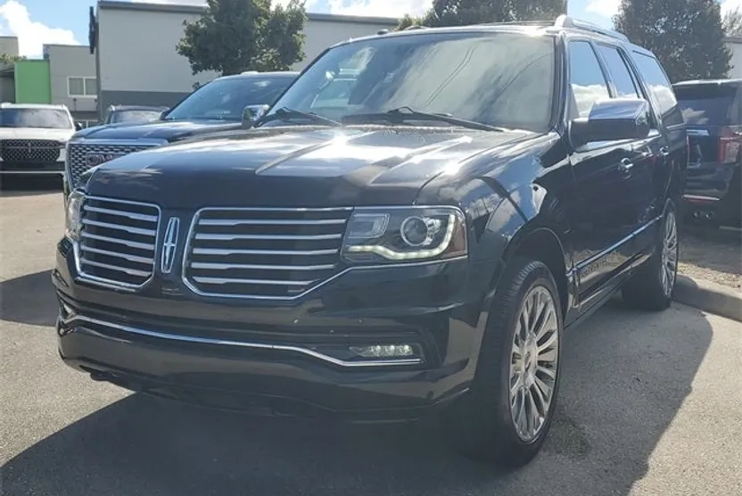 2017 Lincoln Navigator Select photo 1