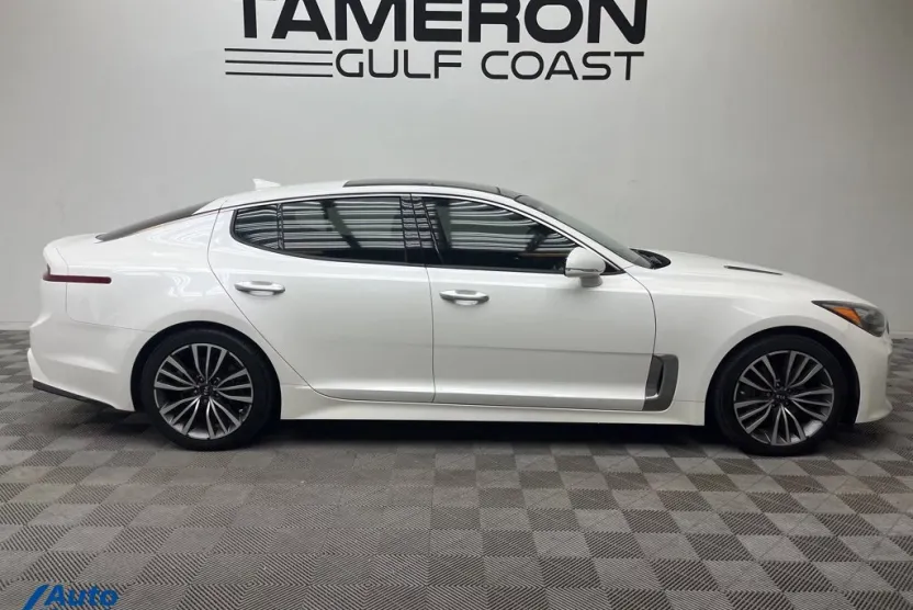 2018 Kia Stinger Premium photo 1