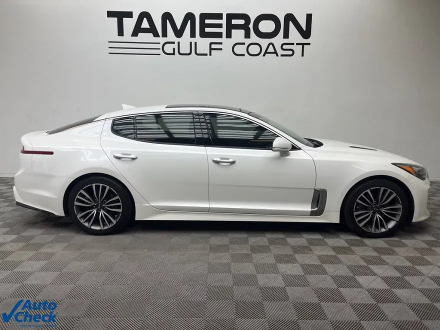 2018 Kia Stinger Premium photo 1