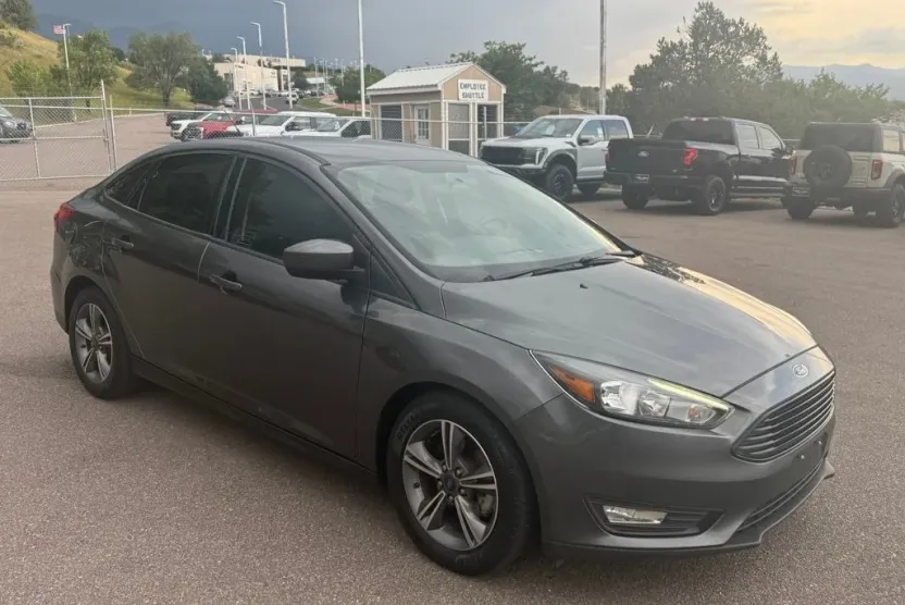 2018 Ford Focus SE photo 1
