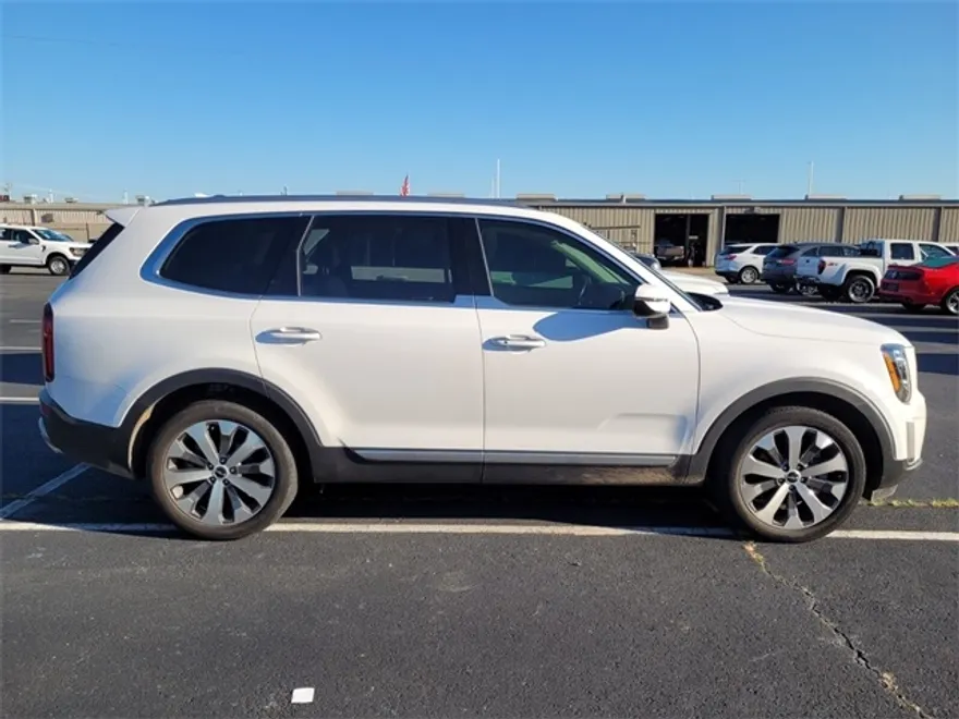 2022 Kia Telluride S photo 1