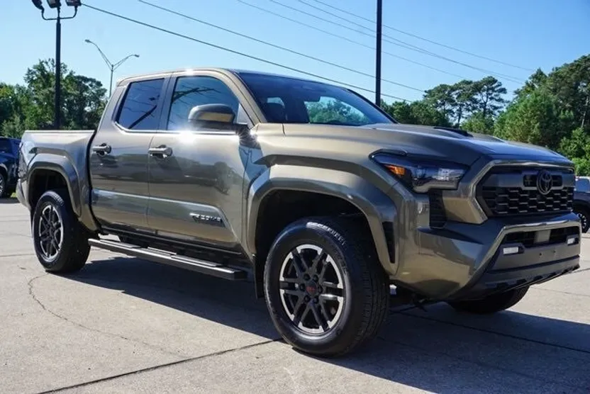 2024 Toyota Tacoma TRD Sport photo 1