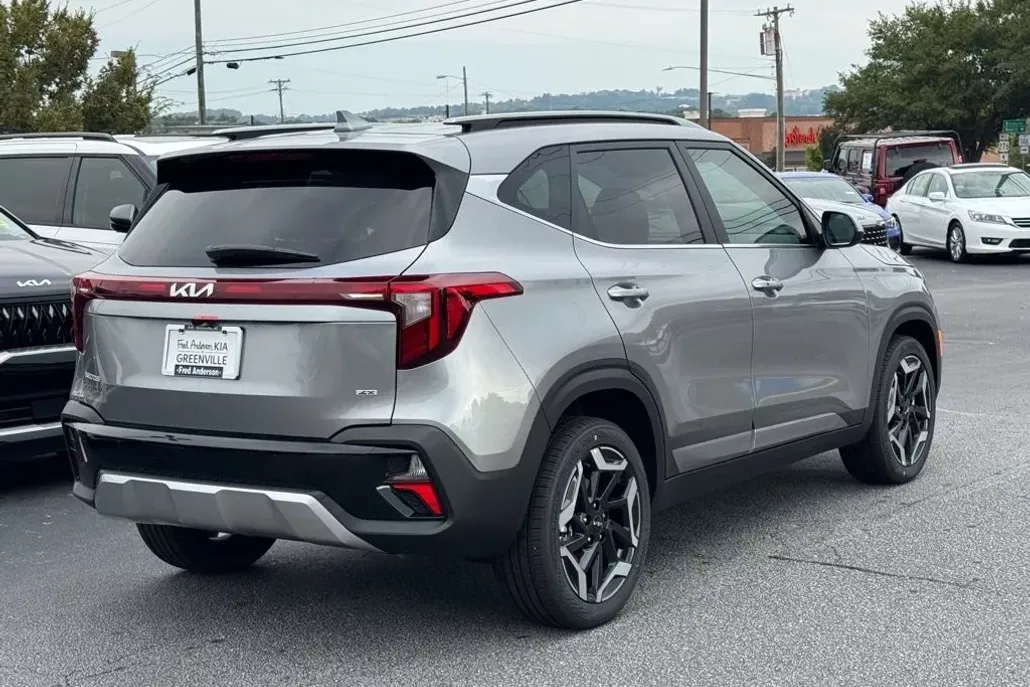 2026 Kia Seltos SX photo 1