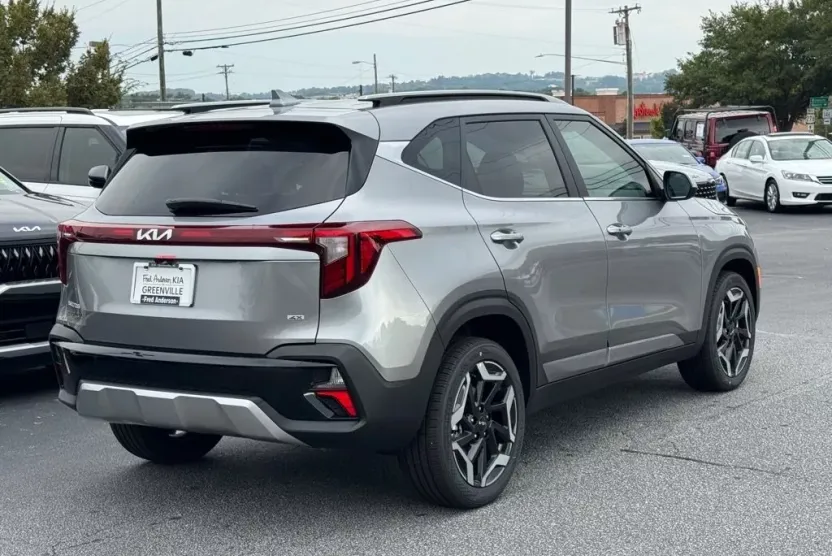2026 Kia Seltos SX photo 1