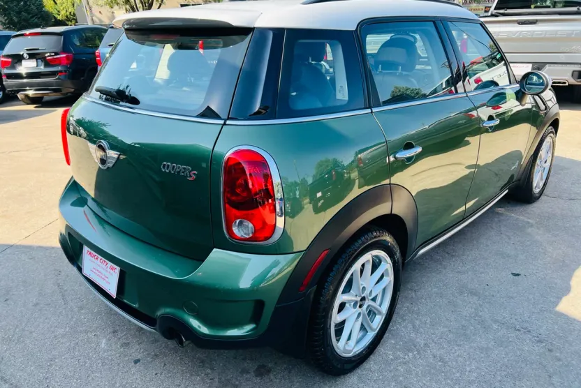 2015 Mini Countryman S ALL4 photo 1