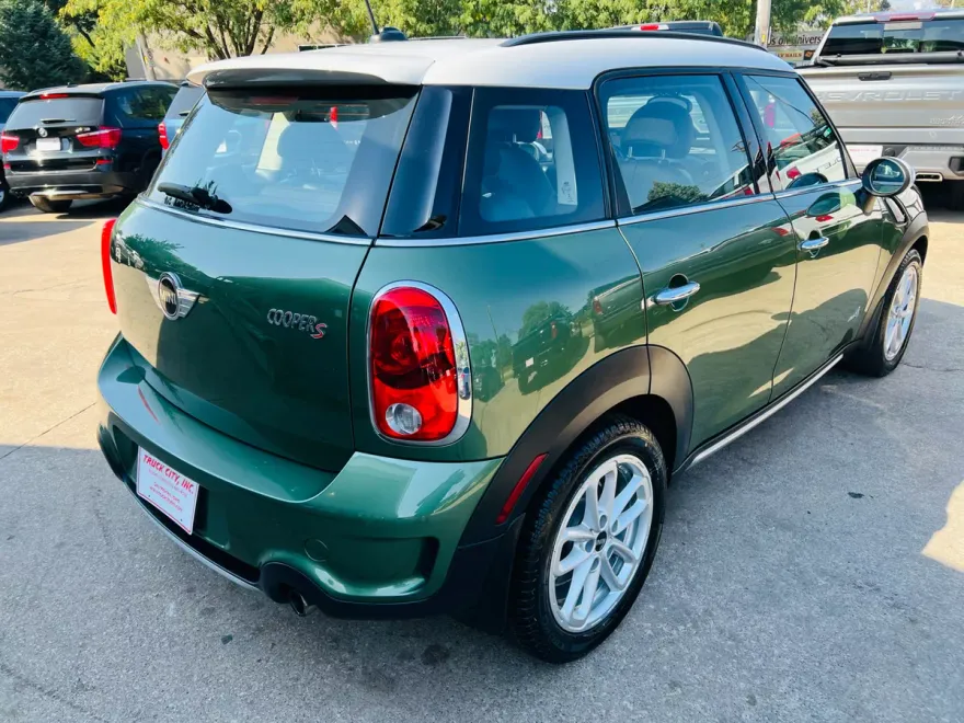 2015 Mini Countryman S ALL4 photo 1