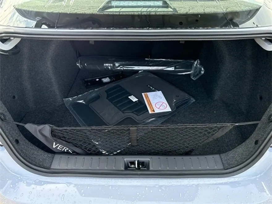 2025 Nissan Versa 1.6 SV photo 6