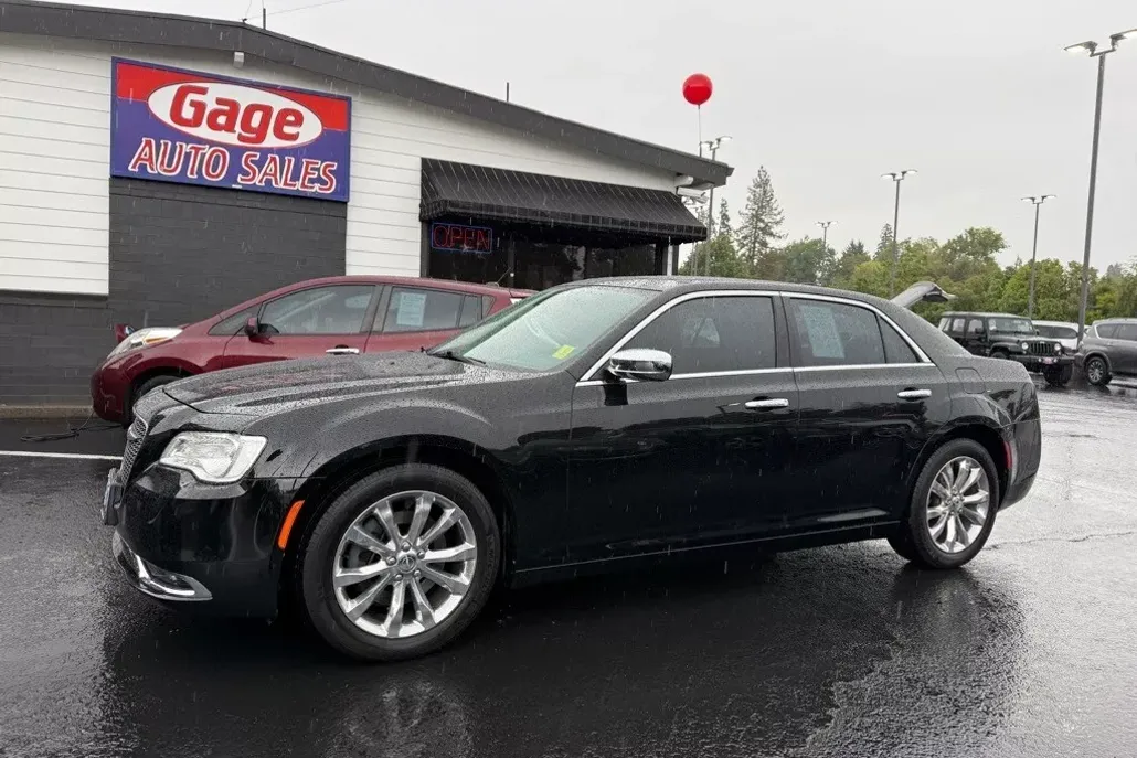 2018 Chrysler 300 Limited photo 1