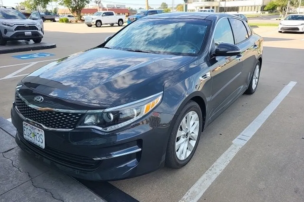 2016 Kia Optima EX photo 1
