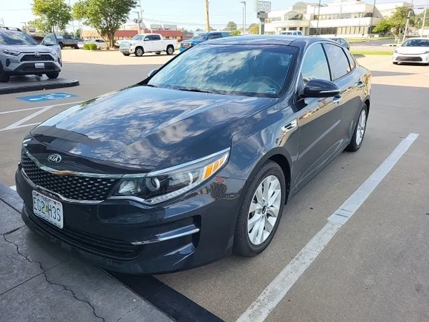 2016 Kia Optima EX photo 1